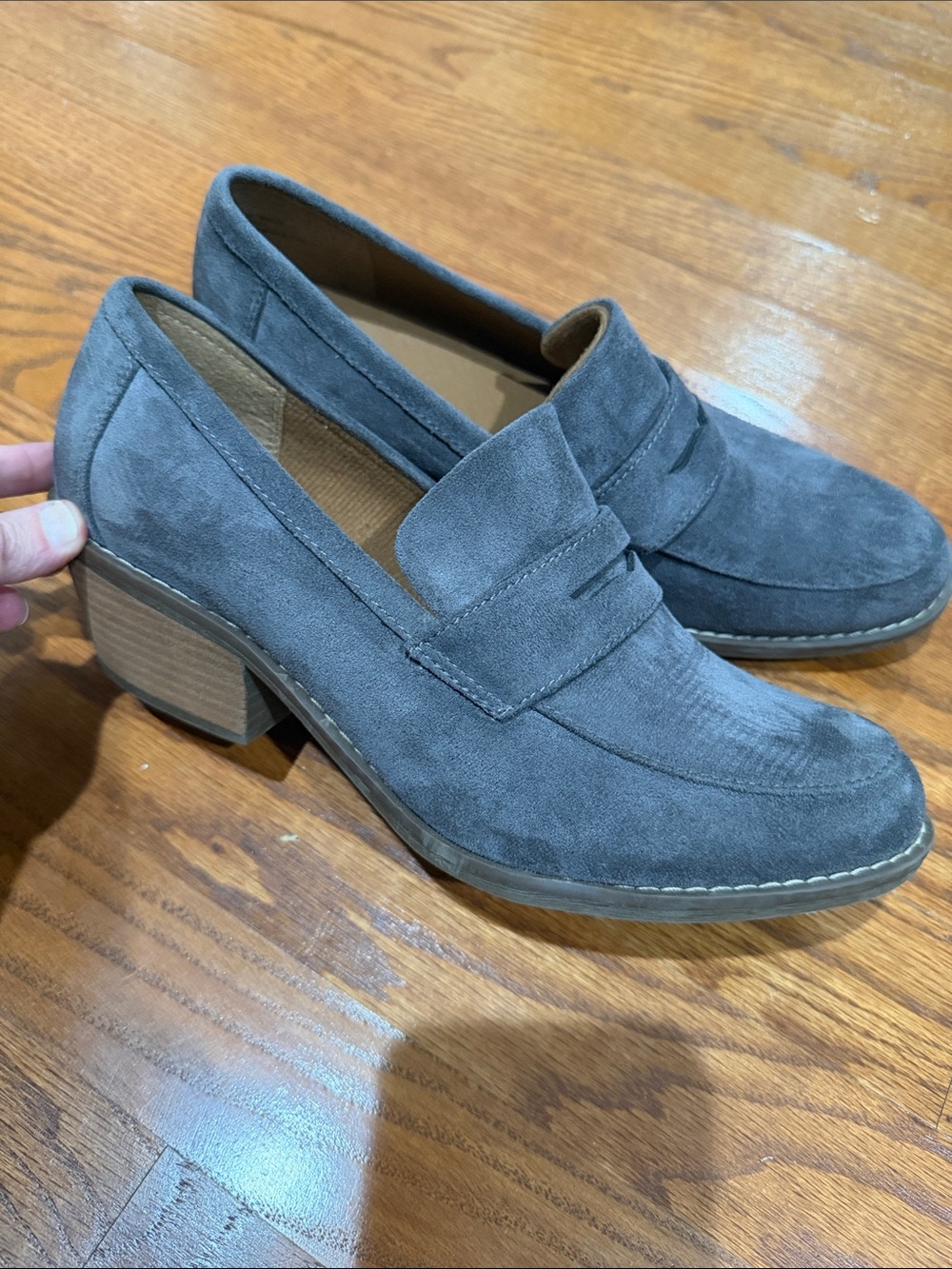 Sofft Euro Soft Women’s Grey Suede Gray Block Heel Loafers. Size 9.5